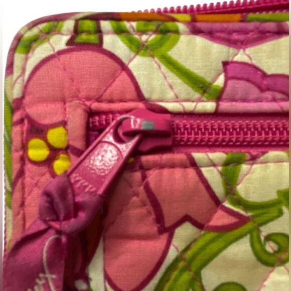Vera Bradley Lillie Bell Floral Quilted Cloth Turn Lock Full Zip Long Wallet - Picture 4 of 4